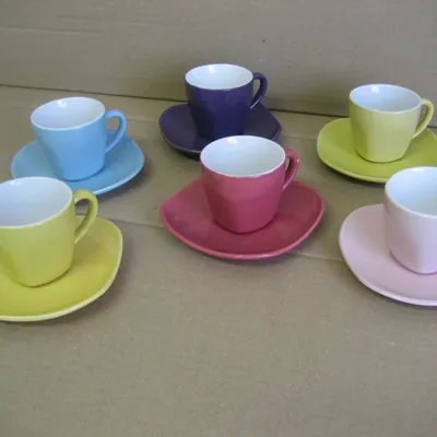 Lot de 6 tasses et 6 sous-tasses , vintage, aux couleurs du Formica